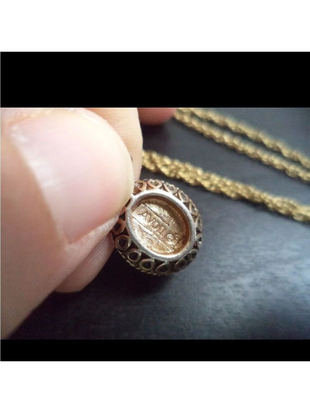 Avon Pendant Necklace Onyx Cabochon Encircled Pearlesque Beads Gold Tone Chain - Picture 6 of 14